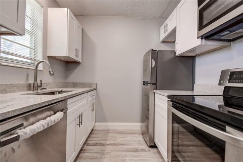 Condo in Saint Petersburg, Florida, 1 bedroom  № 1723169 - photo 13