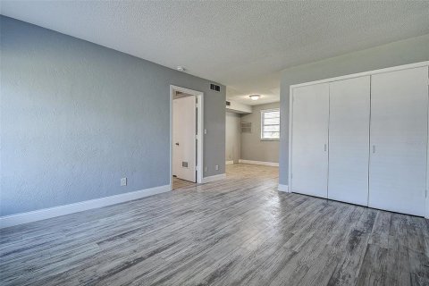 Condo in Saint Petersburg, Florida, 1 bedroom  № 1723169 - photo 12