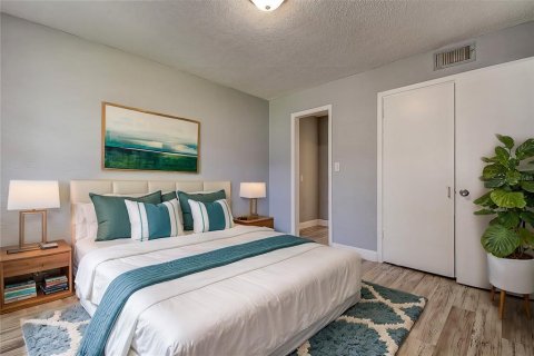 Condo in Saint Petersburg, Florida, 1 bedroom  № 1723169 - photo 16