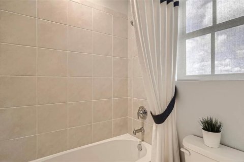 Townhouse in Homestead, Florida 4 bedrooms, 167.5 sq.m. № 1535853 - photo 4