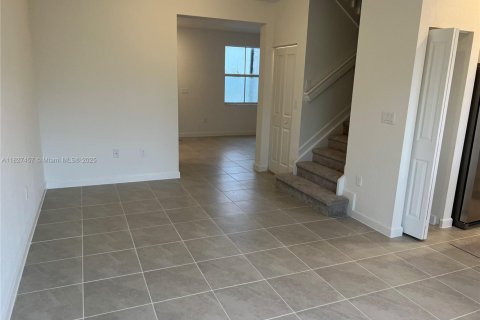 Townhouse in Miami, Florida 3 bedrooms, 137.77 sq.m. № 1798846 - photo 11