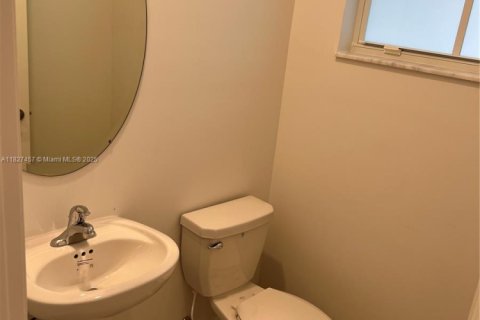 Townhouse in Miami, Florida 3 bedrooms, 137.77 sq.m. № 1798846 - photo 23