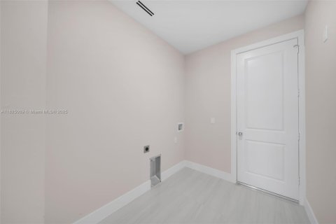 Casa en venta en Cape Coral, Florida, 4 dormitorios, 157.93 m2 № 1792581 - foto 26