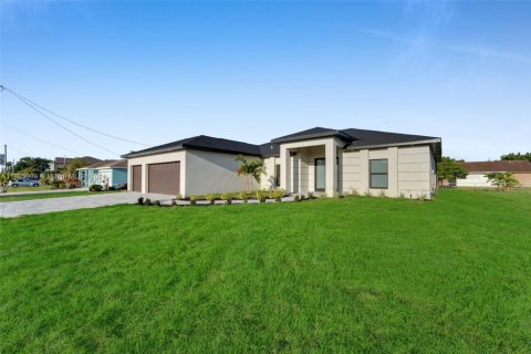 Casa en venta en Cape Coral, Florida, 4 dormitorios, 157.93 m2 № 1792581 - foto 3