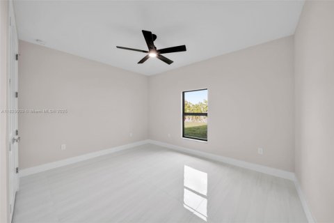 Casa en venta en Cape Coral, Florida, 4 dormitorios, 157.93 m2 № 1792581 - foto 25
