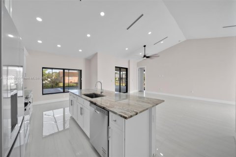 Casa en venta en Cape Coral, Florida, 4 dormitorios, 157.93 m2 № 1792581 - foto 12