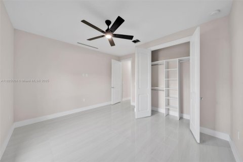 Casa en venta en Cape Coral, Florida, 4 dormitorios, 157.93 m2 № 1792581 - foto 20
