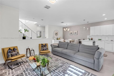 Купить таунхаус в Дорал, Флорида 3 спальни, 175.96м2, № 1967850 - фото 9