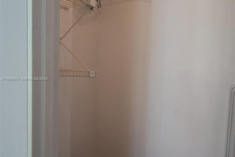 Купить кондоминиум в Халландейл-Бич, Флорида 2 спальни, 112.41м2, № 2011401 - фото 29