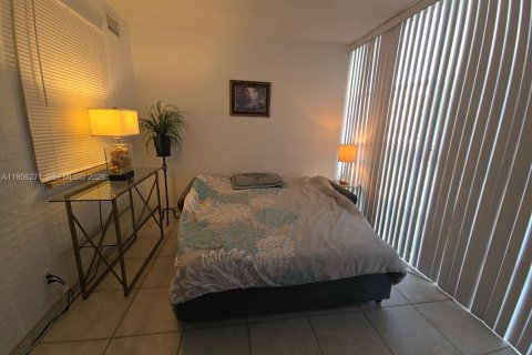 Купить кондоминиум в Халландейл-Бич, Флорида 2 спальни, 112.41м2, № 2011401 - фото 30