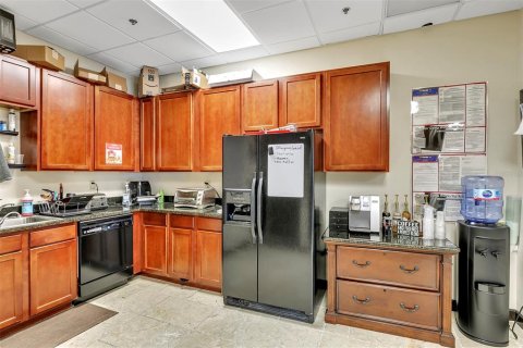 Propiedad comercial en venta en Orlando, Florida, 241.64 m2 № 1326967 - foto 19