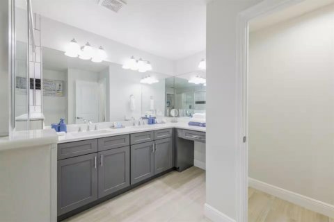 House in West Palm Beach, Florida 4 bedrooms, 225.1 sq.m. № 2246232 - photo 21