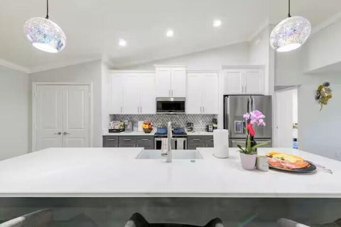 House in West Palm Beach, Florida 4 bedrooms, 225.1 sq.m. № 2246232 - photo 9