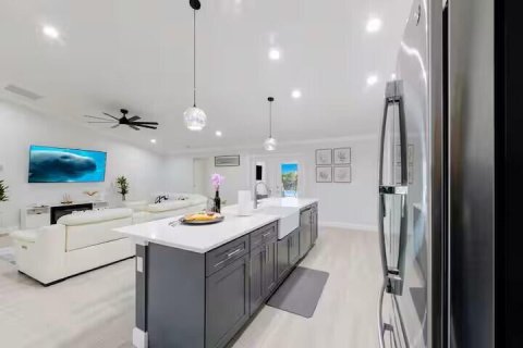 House in West Palm Beach, Florida 4 bedrooms, 225.1 sq.m. № 2246232 - photo 5