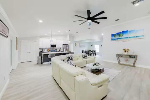 House in West Palm Beach, Florida 4 bedrooms, 225.1 sq.m. № 2246232 - photo 4