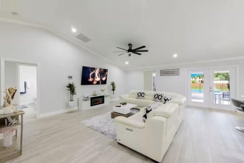 House in West Palm Beach, Florida 4 bedrooms, 225.1 sq.m. № 2246232 - photo 3