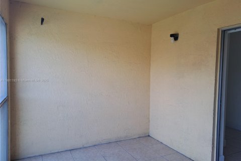 Condo in Miami, Florida, 1 bedroom  № 1946592 - photo 10