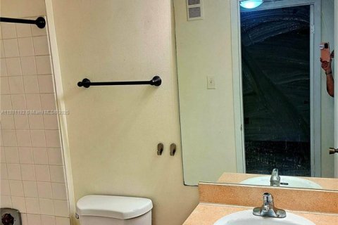Condo in Miami, Florida, 1 bedroom  № 1946592 - photo 14