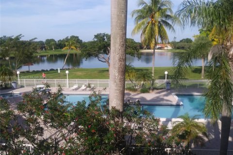 Condo in Miami, Florida, 1 bedroom  № 1946592 - photo 4