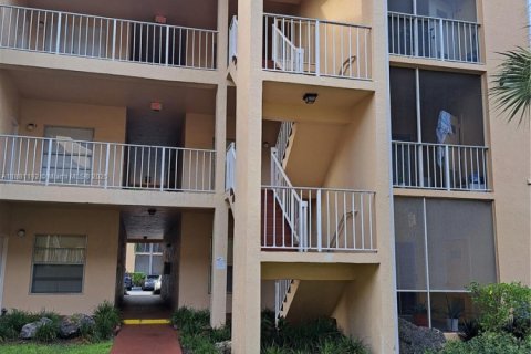 Condo in Miami, Florida, 1 bedroom  № 1946592 - photo 3