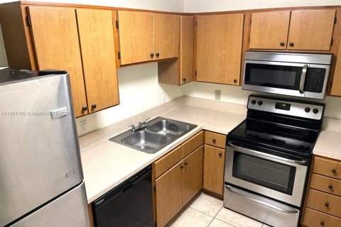 Condo in Miami, Florida, 1 bedroom  № 1946592 - photo 8