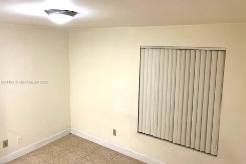 Condo in Miami, Florida, 1 bedroom  № 1946592 - photo 12