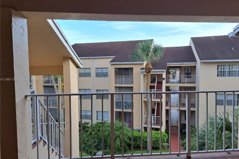 Condo in Miami, Florida, 1 bedroom  № 1946592 - photo 9