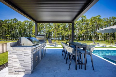 House in Orlando, Florida 5 bedrooms, 420.85 sq.m. № 2290507 - photo 24
