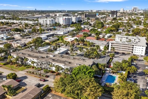 Купить кондоминиум в Халландейл-Бич, Флорида 2 спальни, 90.95м2, № 1957903 - фото 9