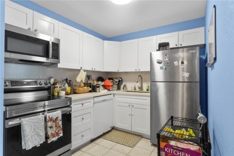 Купить кондоминиум в Халландейл-Бич, Флорида 2 спальни, 90.95м2, № 1957903 - фото 27