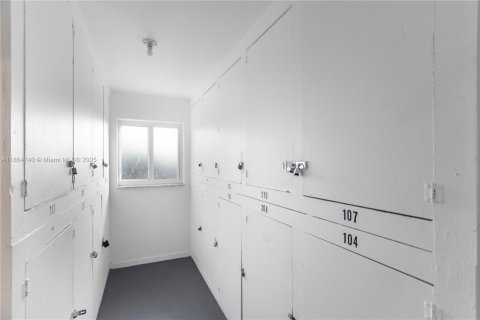 Купить кондоминиум в Халландейл-Бич, Флорида 2 спальни, 90.95м2, № 1957903 - фото 16