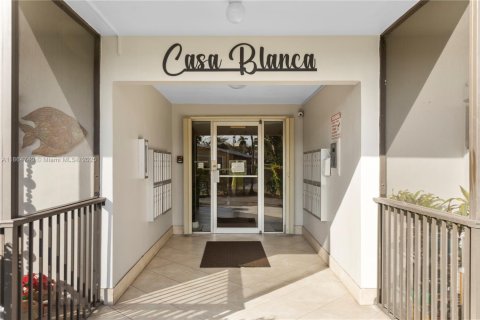 Купить кондоминиум в Халландейл-Бич, Флорида 2 спальни, 90.95м2, № 1957903 - фото 2