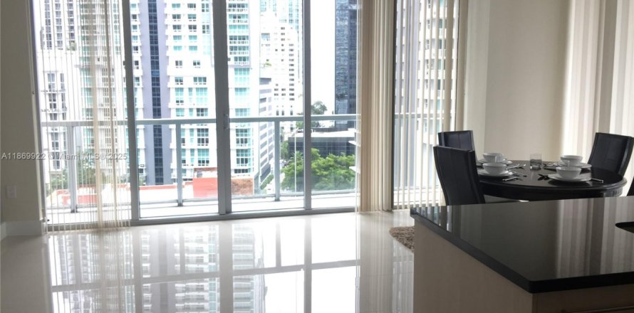 Condominio en Miami, Florida, 2 dormitorios № 1928194