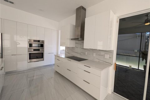 Casa en venta en Orlando, Florida, 4 dormitorios, 250.28 m2 № 1918853 - foto 8