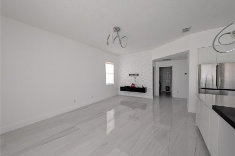 Casa en venta en Orlando, Florida, 4 dormitorios, 250.28 m2 № 1918853 - foto 9