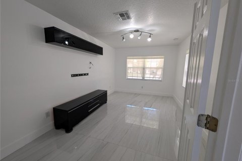 Casa en venta en Orlando, Florida, 4 dormitorios, 250.28 m2 № 1918853 - foto 19