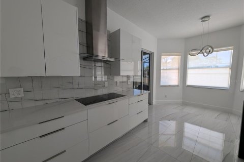 Casa en venta en Orlando, Florida, 4 dormitorios, 250.28 m2 № 1918853 - foto 7