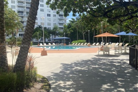 Copropriété à louer à Aventura, Floride: 2 chambres, 136.19 m2 № 1955346 - photo 11