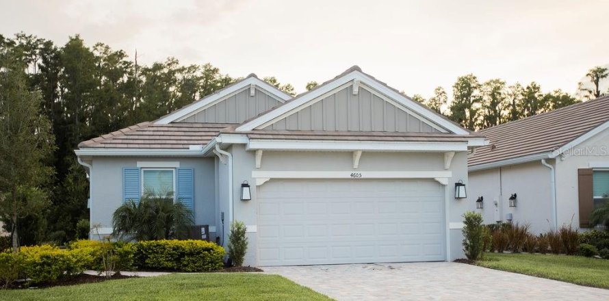 House in Wesley Chapel, Florida 3 bedrooms, 178.93 sq.m. № 1894453