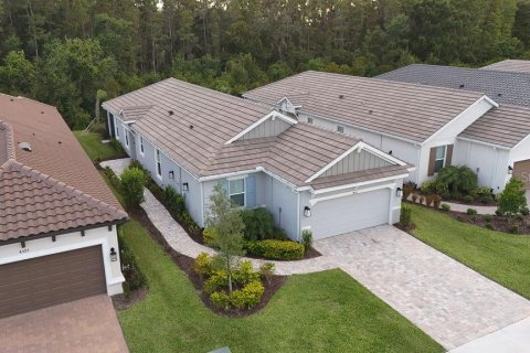 House in Wesley Chapel, Florida 3 bedrooms, 178.93 sq.m. № 1894453 - photo 3