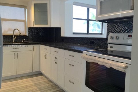 Купить кондоминиум в Санни-Айлс-Бич, Флорида 2 спальни, 113.06м2, № 2054475 - фото 8