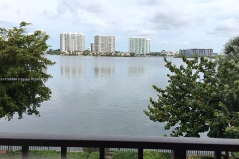 Кондоминиум с 2 спальнями в Санни-Айлс-Бич, Флорида № 2054475