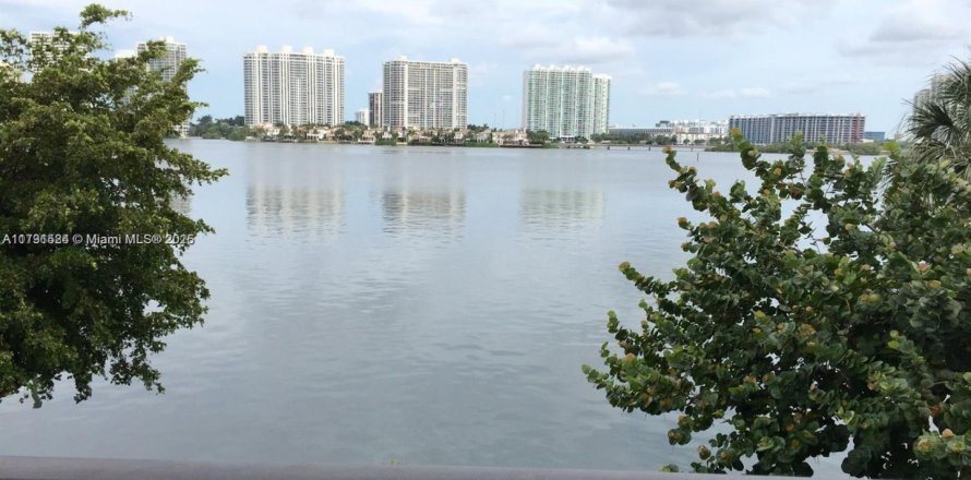 Кондоминиум с 2 спальнями в Санни-Айлс-Бич, Флорида № 2054475