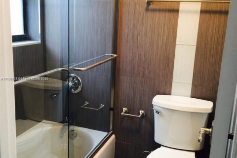 Купить кондоминиум в Санни-Айлс-Бич, Флорида 2 спальни, 113.06м2, № 2054475 - фото 14