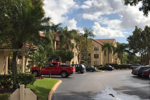Condo in Pompano Beach, Florida, 1 bedroom  № 1765051 - photo 17