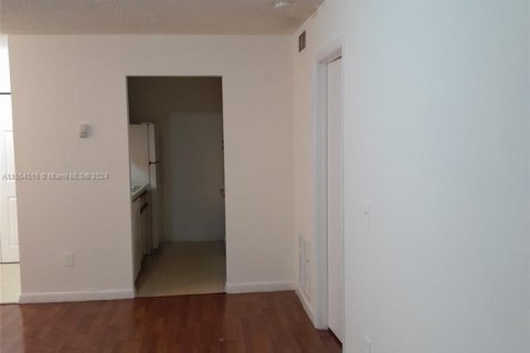 Condo in Pompano Beach, Florida, 1 bedroom  № 1765051 - photo 13