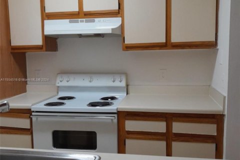 Condo in Pompano Beach, Florida, 1 bedroom  № 1765051 - photo 5