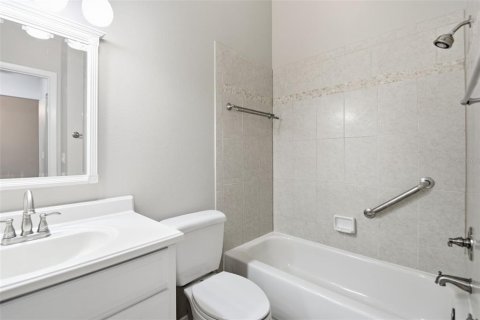 Townhouse in Bradenton, Florida 2 bedrooms, 99.31 sq.m. № 2349497 - photo 27