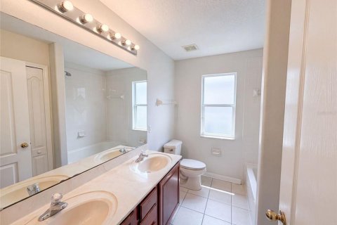 House in Winter Garden, Florida 5 bedrooms, 314.2 sq.m. № 2227369 - photo 12