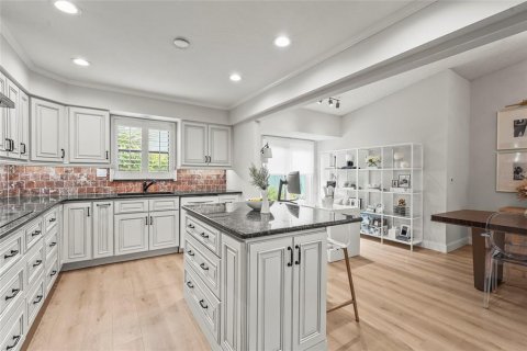 Casa en venta en Sarasota, Florida, 2 dormitorios, 153.2 m2 № 1898689 - foto 13